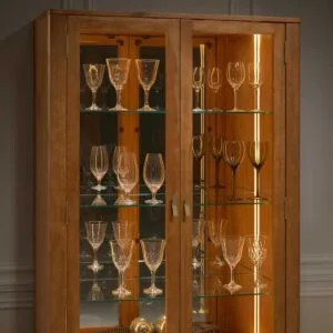 Cristaleira Tulipa 2 Portas Madeira Maciça com LED